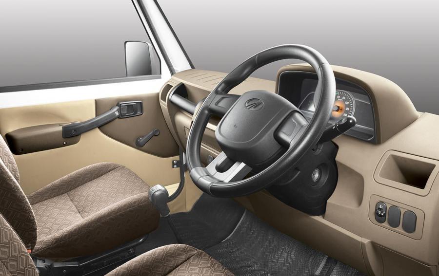 Интерьер Mahindra Big Bolero Pik-Up Flat Bed 2016 года  (фото 6 из 6)